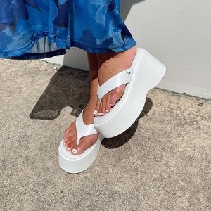 WINDSOR SMITH AVENUE PLATFORM SANDAL WHITE